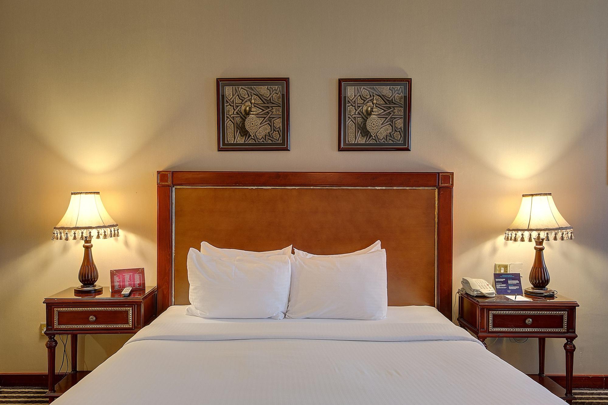 Royal Ascot Hotel Dubai Buitenkant foto