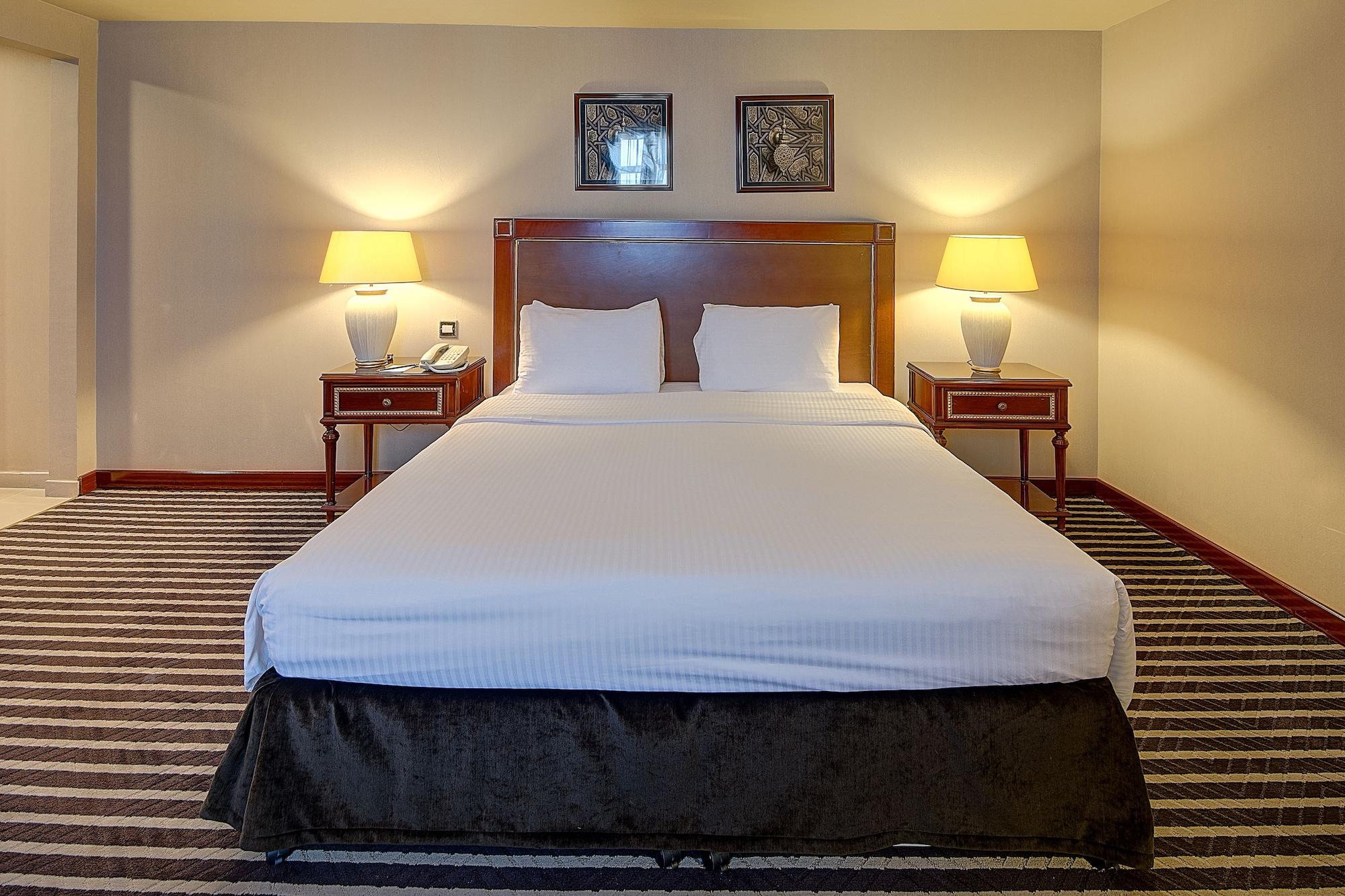 Royal Ascot Hotel Dubai Buitenkant foto